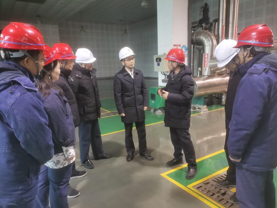 檢查東湖高新區(qū)行政服務中心能源站(綜合能源公司供稿) 檢查東湖高新區(qū)行政服務中心能源站(綜合能源公司供稿)